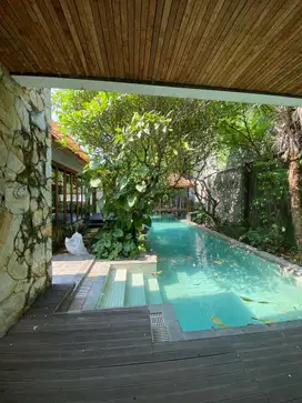 DIJUAL RUMAH ALA VILLA MAYJEND SUNGKONO ADA KOLAM RENANG