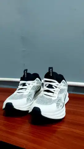 Sepatu Diadora hustle man Running Shoes