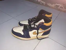 Air Jordan 1 Mid – Colorway Krem/Navy/Yellow