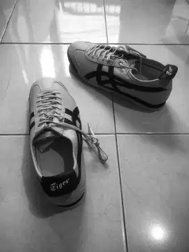 Onitsuka Tiger Sepatu