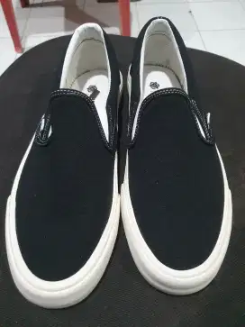 Slip On Pria New Size 43