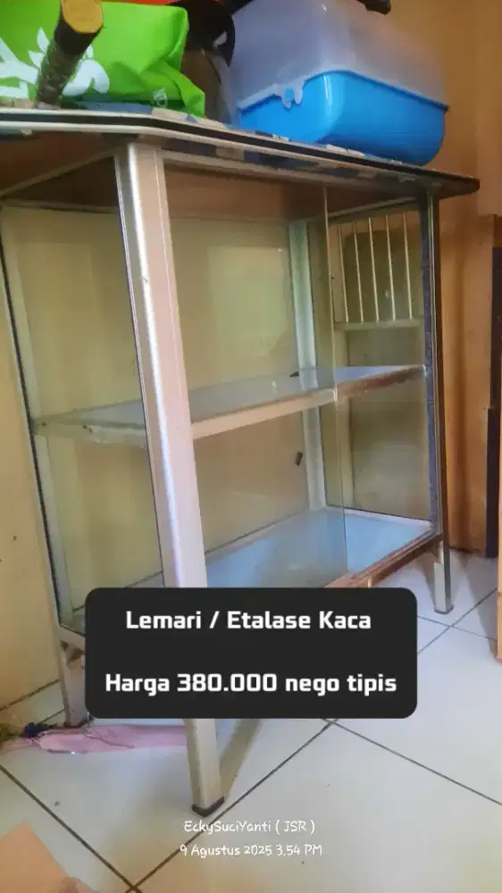 Etalase / lemari kaca