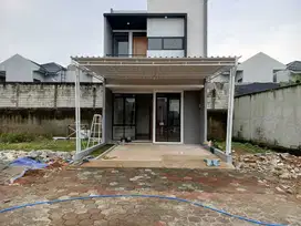 Hunian 2 lantai , 5 menit tol Jatikarya, 14 menit ke LRT Cibubur.