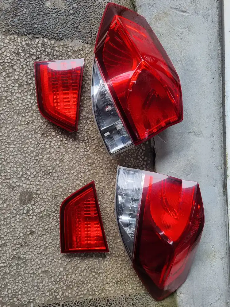 Stop lam belakang mobilio ori mulus.