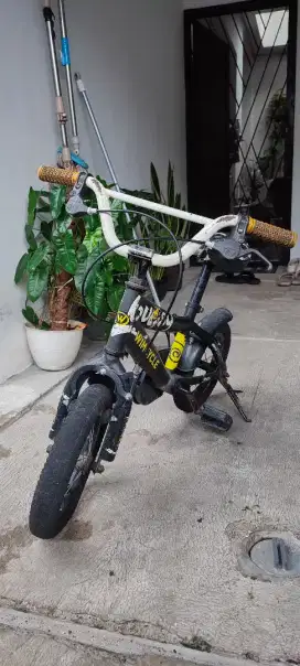 Sepeda anak TK cowo 12 inch wimcycle hitam