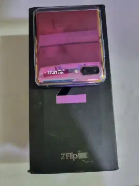 Samsung ZFlip1, Ram 8/256, Nfc(Hp Fungsi Normal, Minus Garis Ky Dpoto)