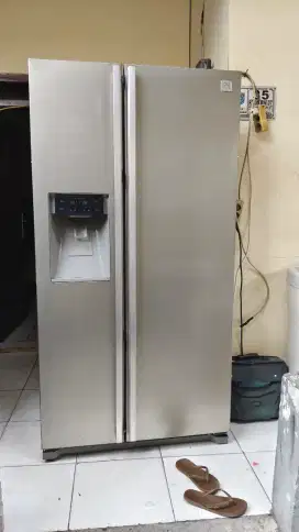Kulkas 2 pintu SBS ( SIDE BY SIDE ) merk deavoo