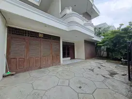 Disewa Rumah 2 lantai bagus kokoh siap huni Tebet Timur Jaksel