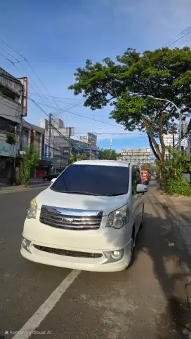 Toyota nav 1 V luxury 2.0