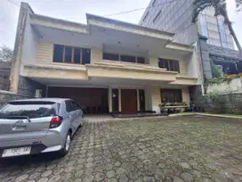 Rumah Mewah Strategis di Mainroad Sukajadi