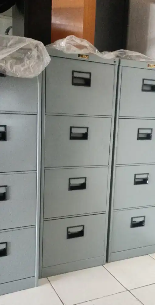 Lemari besi/ filling kabinet 4 laci