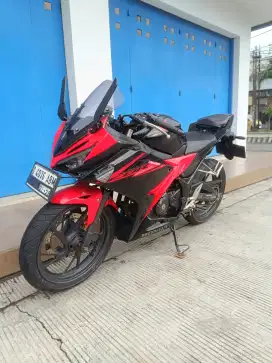 Honda CBR 150R 2018 mulus antik