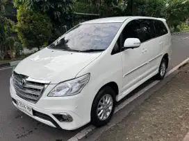 Toyota Innova V Solar