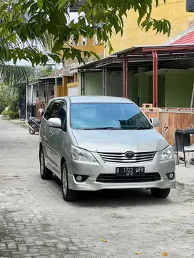 Innova V Diesel Matic 2012