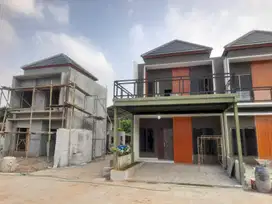 Rumah 2 lantai siap huni akses jalan raya utama