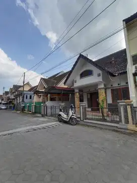 Jual BU Rumah Murah Nempel Kampus UPN JOGJA, Seturan Jalan 2mobil Luas