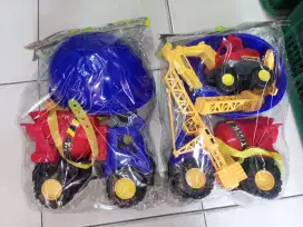 Mainan Anak Truk Isi 2 Set helm