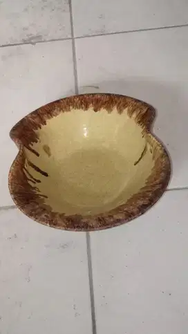 piring coklat kuno