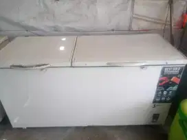 Freezer merk RSA kapasitas 600 liter