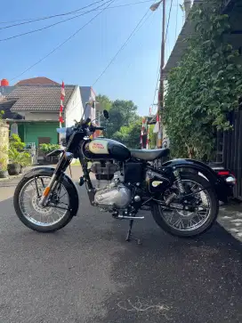 Classic 500 the last classic black 2021
