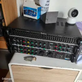 Amplifier first class kondisi oke jarang di pake jual murah aja