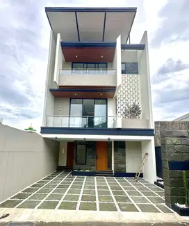 Rumah dalam townhouse di kemang kolam renang dan rooftop