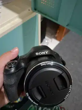 Di jual cepat kamera Sony Cyber-shot DSC-H400. 