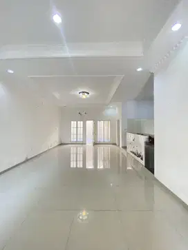 Rumah Mewah Klasik Eropa Harga BU di Angel Residence, Jakbar