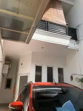 RUMAH 2 LANTAI LEBAK  HANYA 350 METER DARI RAYA KENJERAN