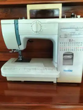 Mesin jahit merk Kansai.