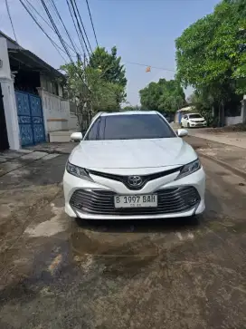 Toyota Camry 2.5V AT White Metallic 2019