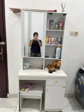 Meja Rias Wanita