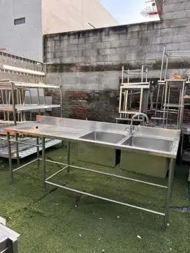 Sink 2 lubang plus sayap
Ukuran 230x70x85
Lubangnya 50x50x30