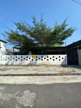 DIKONTRAKKAN TEMPAT USAHA AREA UMS SURAKRTA