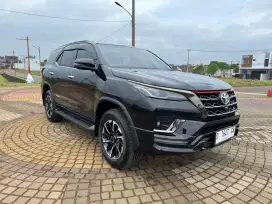 FORTUNER 2.4 VRZ TRD 4x2 A/T MATIC 2021/2020 HITAM LOW KILOMETER