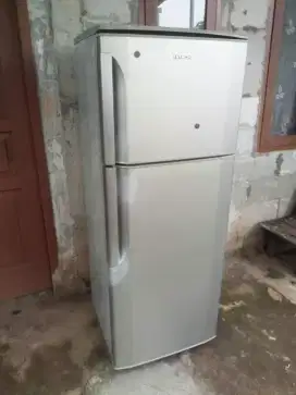 Kulkas 2 pintu merk Hitachi