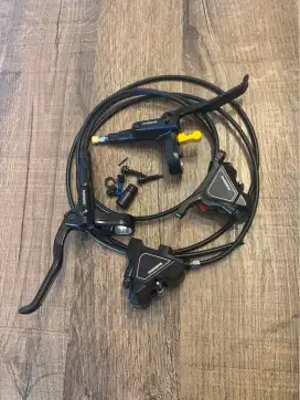 Shimano BR-UR300 flat mount disc brake w MT200lever rem sepeda