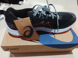 Sepatu olahraga merk asicsORI 100% New