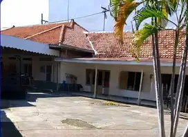 Dijual rumah Raya Arjuno Surabaya Pusat strategis Cocok untuk Usaha