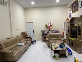 Di jual CEPAT RUMAH SIAP HUNI LOKASI JALAN UTAMA COCOK BUAT TINGGAL &
