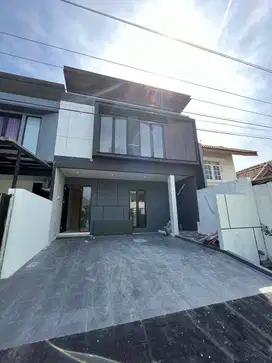 Dijual Rumah Semi Furnish Mewah Babatan Pantai Surabaya
