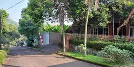 Rumah Tua Hitung Tanah Lokasi Bagus Harga dekat NJOP Komp. Mega Cinere