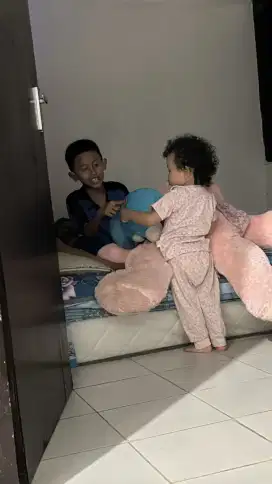 Dicari pengasuh anak yang fleksibel dan pulang - pergi.