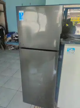 DIJUAL KULKAS 2 PINTU
