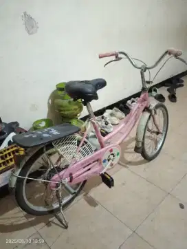 Sepeda bekas anak perempuan