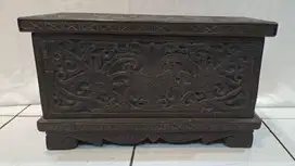 Kotak Primitif Ukir Kayu Ulin – Warisan Budaya Asli