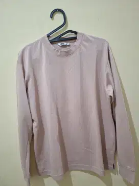 Uniqlo tshirt, swater