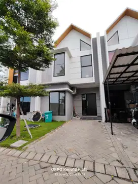 Disewakan Rumah 2 Lantai di Eastern Park Keputih dekat Pakuwon City