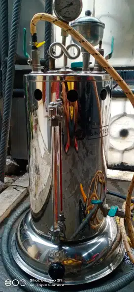 Dijual Setrika Uap 15 L komplit merk Sinatex + meja setrika.