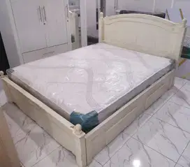 Tempat tidur bekas